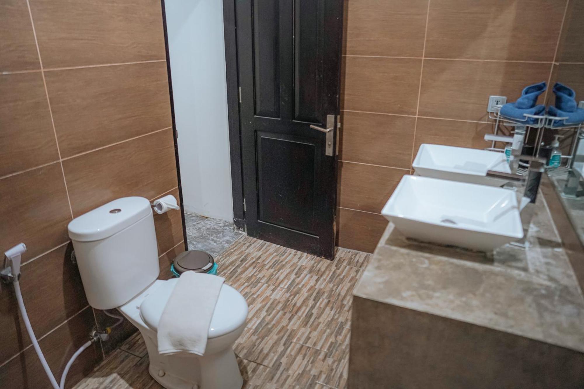 Villa 4 Bedroom Kuta Regency B10 *