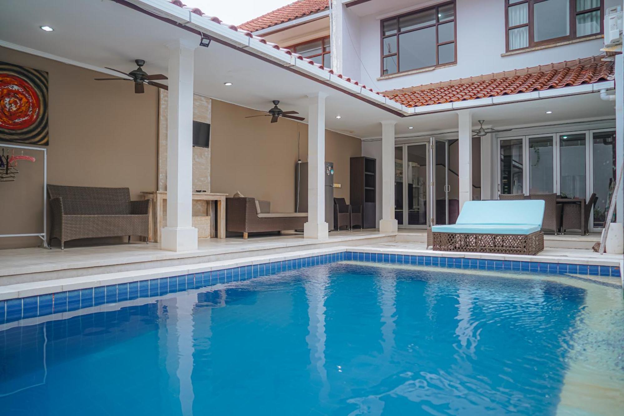 Villa 4 Bedroom Kuta Regency B10 *